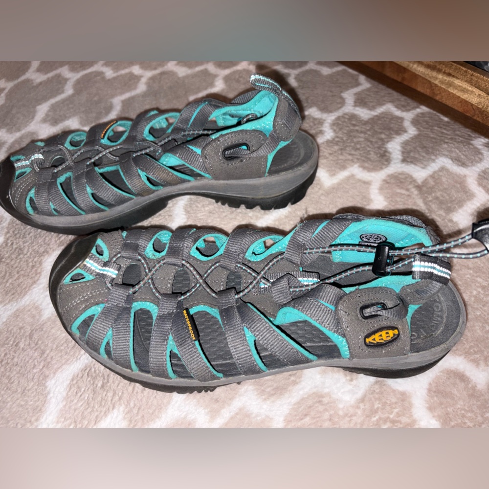 Keen Whisper Women’s 7.5 Gray and Teal Outdoor Closed-Toe Water Sandals like new